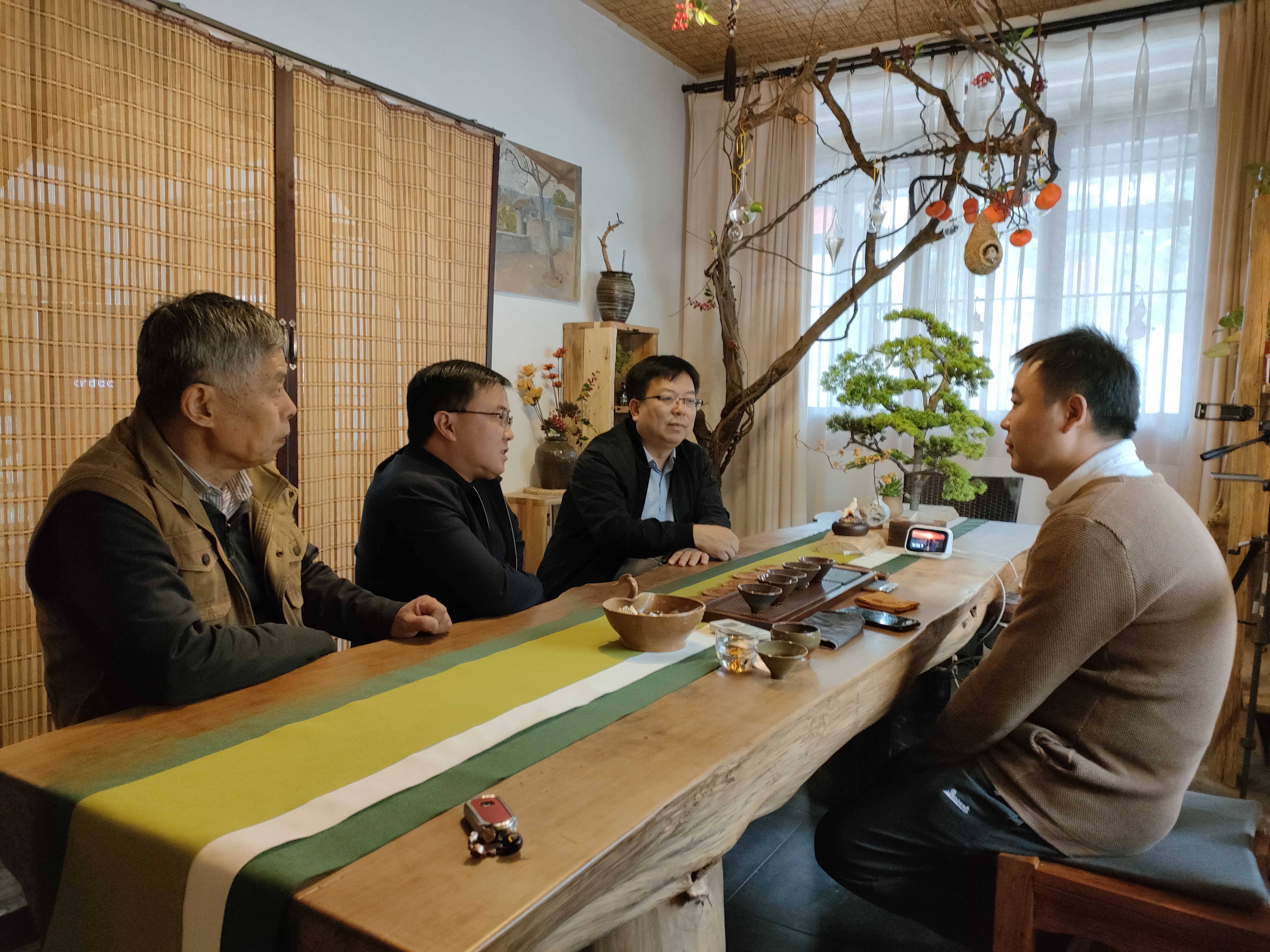 副会长李国庆一行到时养山居民宿和三宝山参观考察(图4) 副会长李国庆一行到时养山居民宿和三宝山参观考察(图4)